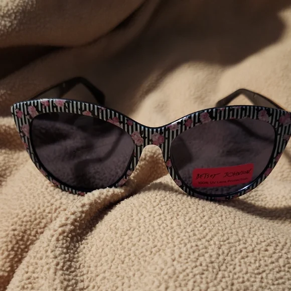 Betsey Johnson | Accessories | Betsey Johnson Black And Pink  display picture 1